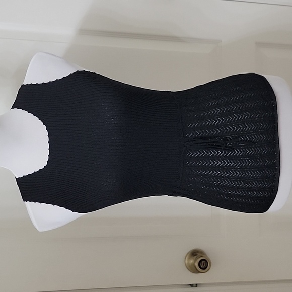 i.e. Size S Black Sleeveless Knit Lightweight Top Ribbed Upper and Chevron Lower - Picture 1 of 10